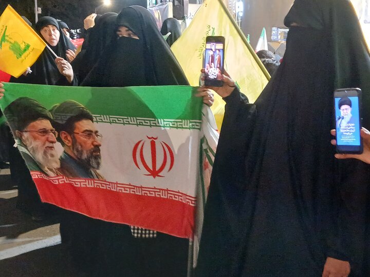 اجتماع وارثان زمین در تجلیل از ملت مجاهد یمن  در میدان شریعتی مشهد