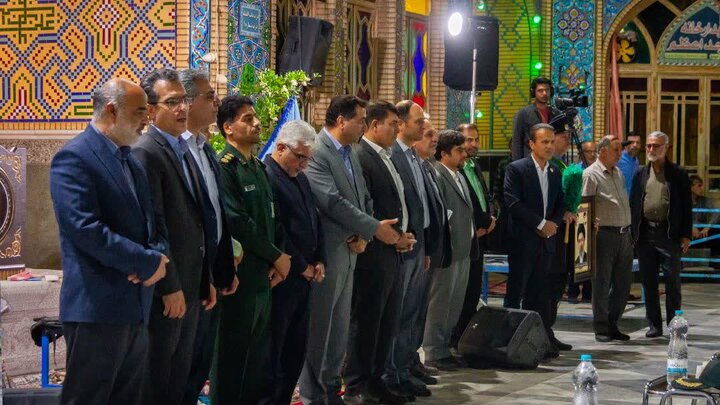 تصاویر/هفتادمین تجمع شبانه مردم آران و بیدگل دردفاع از وطن	در هلال بن علی