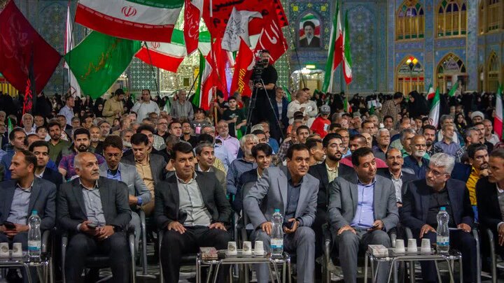 تصاویر/هفتادمین تجمع شبانه مردم آران و بیدگل دردفاع از وطن	در هلال بن علی