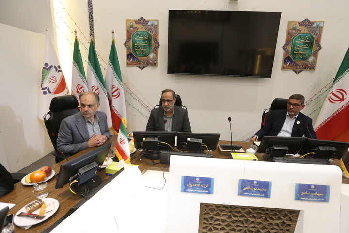 تصاویر / امضای تفاهم‌نامه همکاری آستان علوی با شهرداری اصفهان