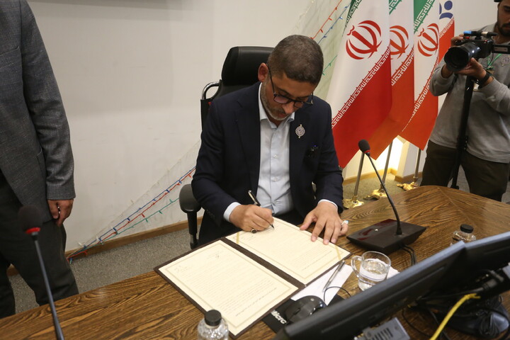 تصاویر / امضای تفاهم‌نامه همکاری آستان علوی با شهرداری اصفهان