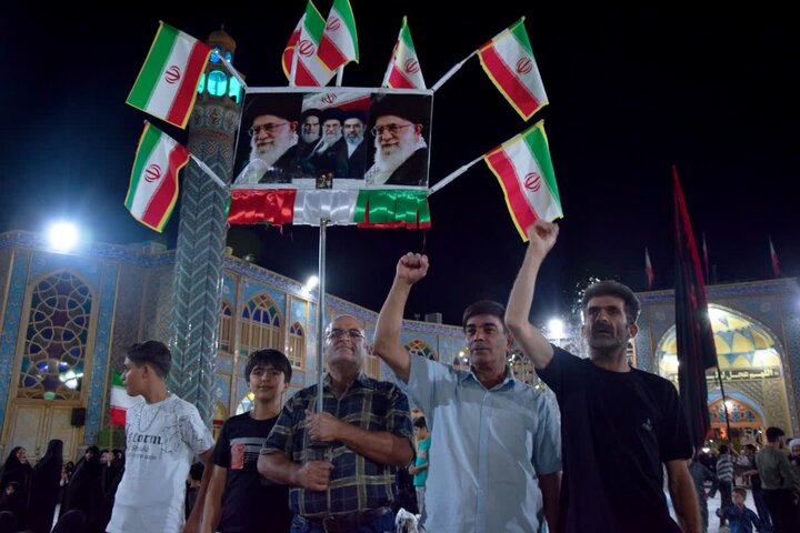 تصاویر/ هفتاد و یکمین شب از حماسه حضور مردم دارالشهدای آران وبیدگل در دفاع از وطن