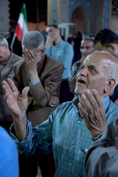 تصاویر/ هفتاد و یکمین شب از حماسه حضور مردم دارالشهدای آران وبیدگل در دفاع از وطن