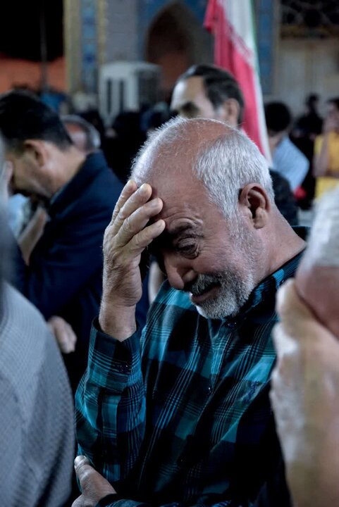 تصاویر/ هفتاد و یکمین شب از حماسه حضور مردم دارالشهدای آران وبیدگل در دفاع از وطن