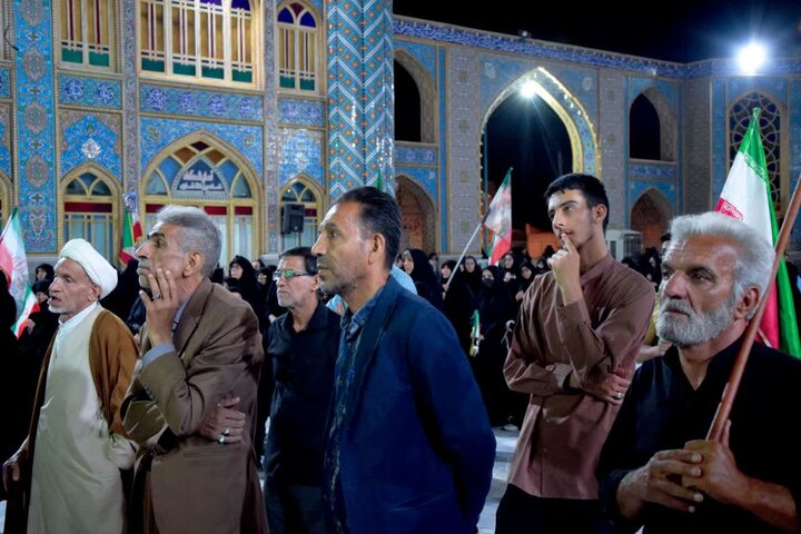 تصاویر/ هفتاد و یکمین شب از حماسه حضور مردم دارالشهدای آران وبیدگل در دفاع از وطن