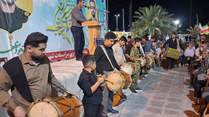 حال‌وهوای محرم در آبدان با کاروان پرچم‌نویسی
