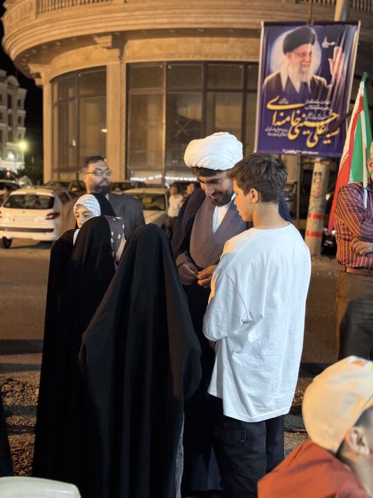 تصاویر/ فعالیت فرهنگی و تبلیغی موکب مدارس علمیه آیت اللّه اعتمادی در هفتادویکمین تجمعات شبانه