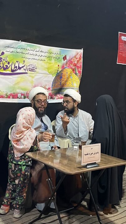 تصاویر/ فعالیت فرهنگی و تبلیغی موکب مدارس علمیه آیت اللّه اعتمادی در هفتادویکمین تجمعات شبانه