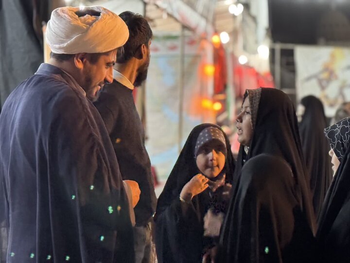 تصاویر/ فعالیت فرهنگی و تبلیغی موکب مدارس علمیه آیت اللّه اعتمادی در هفتادویکمین تجمعات شبانه