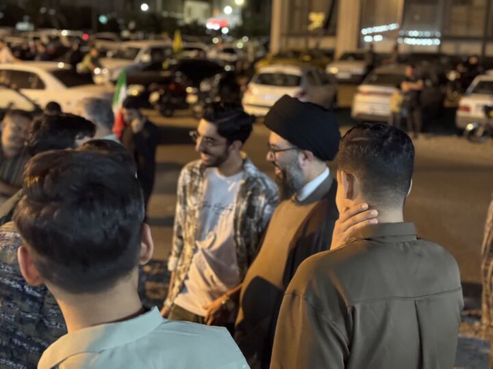 تصاویر/ فعالیت فرهنگی و تبلیغی موکب مدارس علمیه آیت اللّه اعتمادی در هفتادویکمین تجمعات شبانه