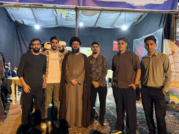 تصاویر/ فعالیت فرهنگی و تبلیغی موکب مدارس علمیه آیت اللّه اعتمادی در هفتادویکمین تجمعات شبانه