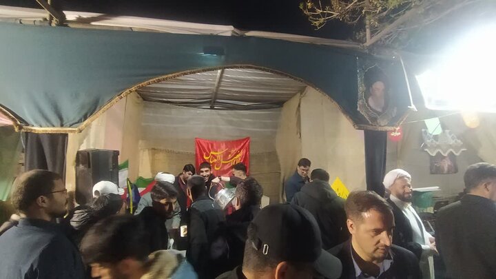 تصاویر/ استمرار فعالیت جهادی طلاب خواهر و برادر در تکاب در قالب موکب مردمی