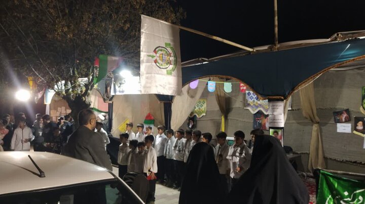تصاویر/ استمرار فعالیت جهادی طلاب خواهر و برادر در تکاب در قالب موکب مردمی