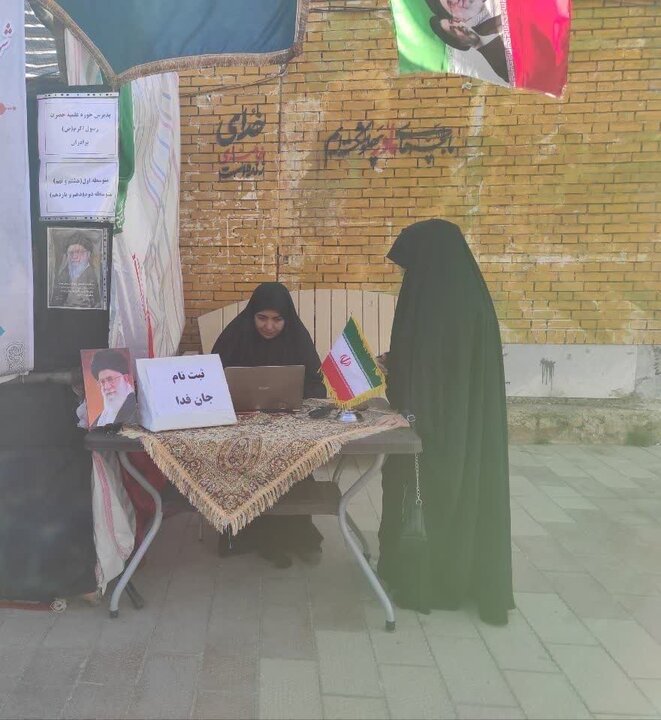 تصاویر/ استمرار فعالیت جهادی طلاب خواهر و برادر در تکاب در قالب موکب مردمی