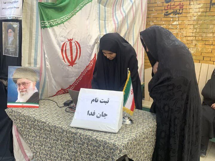 تصاویر/ استمرار فعالیت جهادی طلاب خواهر و برادر در تکاب در قالب موکب مردمی