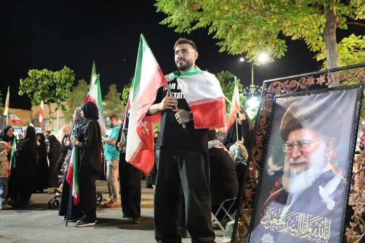 تصاویر / اجتماع مردمی «شب‌های اقتدار» در حمایت از کیان ملی ایران با حضور مردم غرورآفرین شهر سمنان