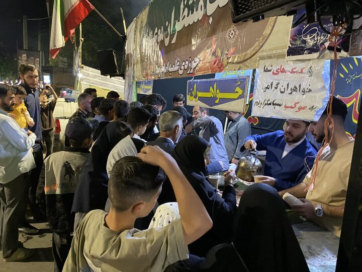 تصاویر/ استمرار فعالیت موکب فرهنگی تبیینی و پذیرایی مدرسه علمیه امام رضا (ع) میاندوآب
