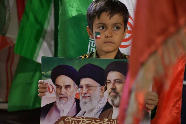 تصاویر/ حضور پرشور نسل جوان در هفتاد و یکمین تجمع حمایتی مردم شهرستان سلماس از نیروهای مسلح