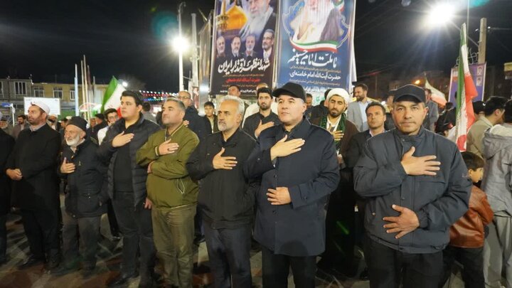 تصاویر/ میدان اصلی شهرستان چالدران بار دیگر مملو از جمعیتی شد که خونخواهی رهبر شهید را سر می‌دادند