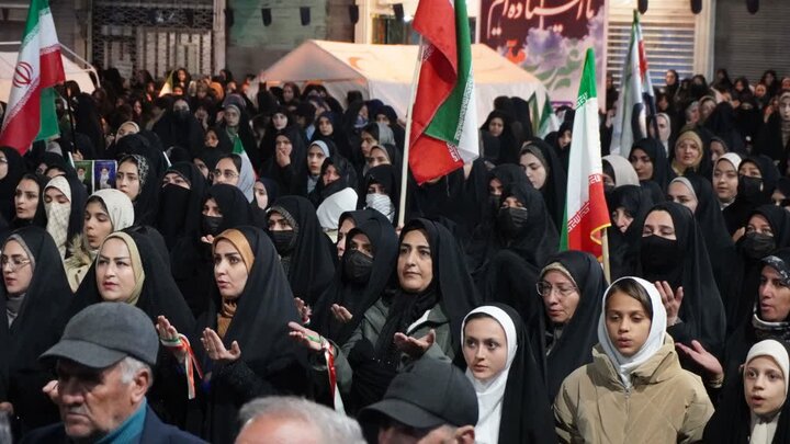 تصاویر/ میدان اصلی شهرستان چالدران بار دیگر مملو از جمعیتی شد که خونخواهی رهبر شهید را سر می‌دادند