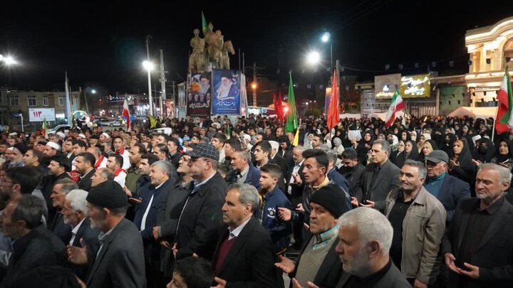 تصاویر/ میدان اصلی شهرستان چالدران بار دیگر مملو از جمعیتی شد که خونخواهی رهبر شهید را سر می‌دادند