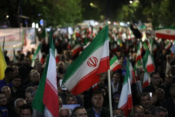 تصاویر/ هفتاد و یکمین شب متوالی؛ نمایش اقتدار مردمی در حمایت از نظام و نیروهای مسلح در ارومیه