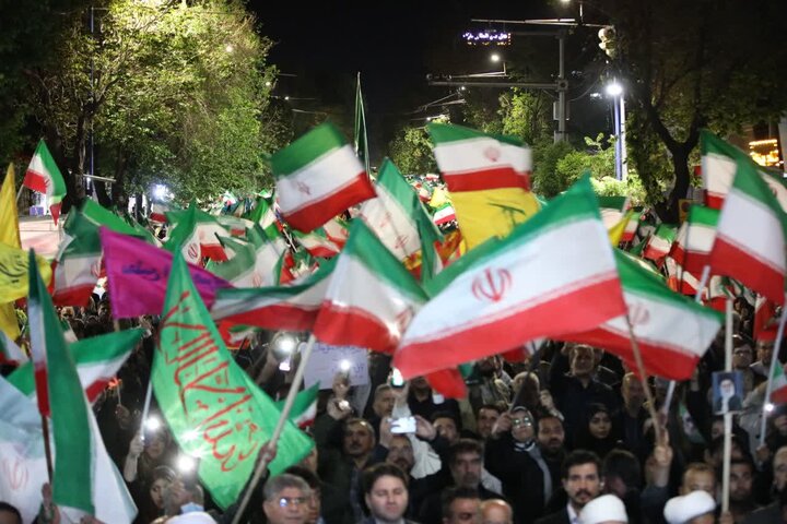 تصاویر/ هفتاد و یکمین شب متوالی؛ نمایش اقتدار مردمی در حمایت از نظام و نیروهای مسلح در ارومیه