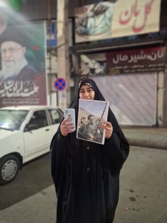 تصاویر/ بیست و نهمین شب پرچم گردانی دور میدان انقلاب در محله ابن سینای امیرکلا