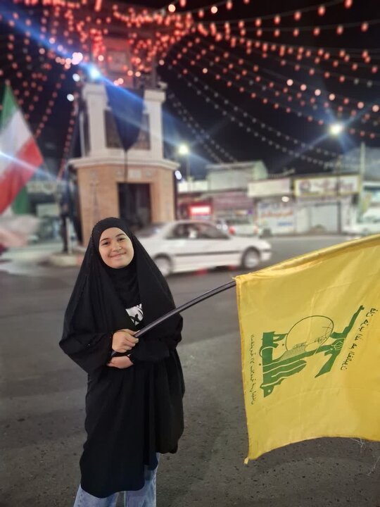 تصاویر/ بیست و نهمین شب پرچم گردانی دور میدان انقلاب در محله ابن سینای امیرکلا
