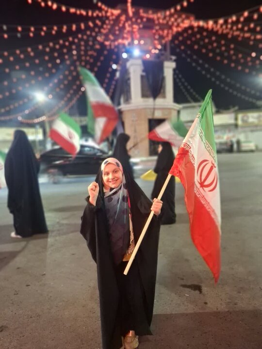 تصاویر/ بیست و نهمین شب پرچم گردانی دور میدان انقلاب در محله ابن سینای امیرکلا