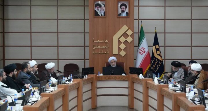 تا این مردم خدایی پای کارند از دشمن نباید ترسید