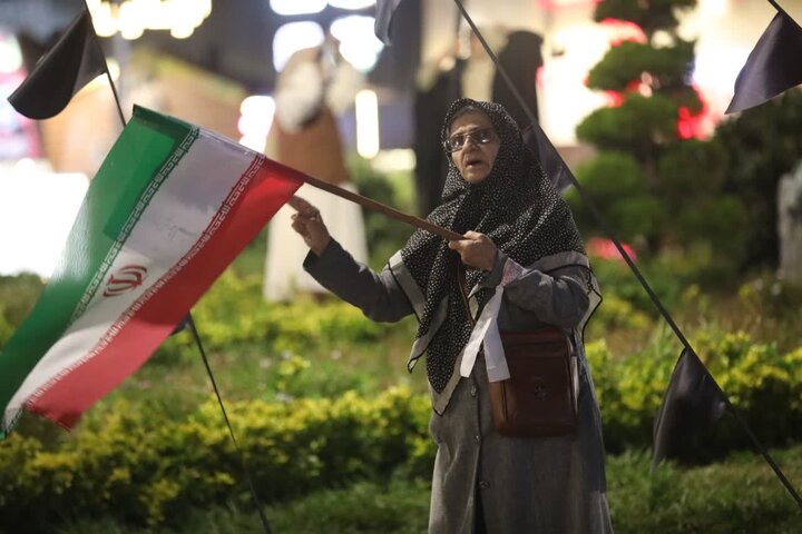 تصاویر/ پرچم گردانی مردم بابل در شب حماسه