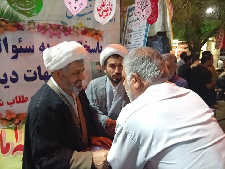 تصاویر/پاسخگویی روحانیون پلدختری به سوالات و شبهات مردم در اجتماعات شبانه