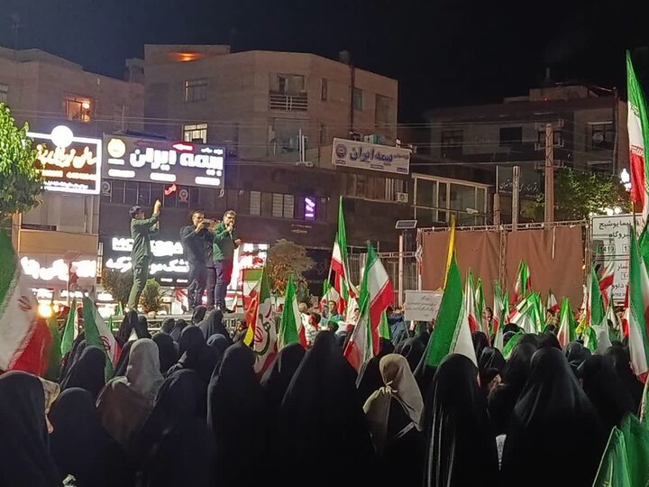 تصاویر/ حضور دختران دانش آموز در تجمعات شبانه