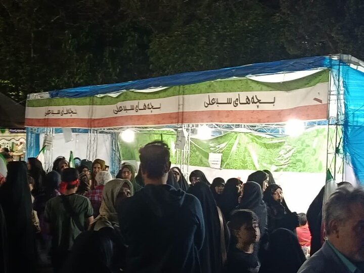 تصاویر/ حضور دختران دانش آموز در تجمعات شبانه