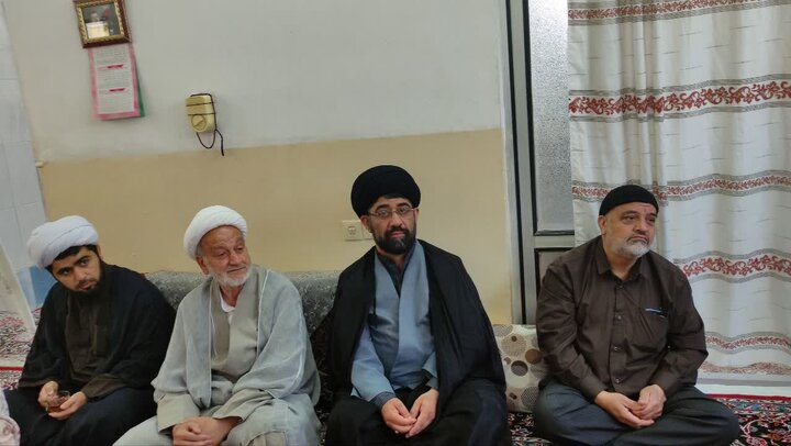 تصاویر/ دیدار کارکنان مدرسه علمیه آیت‌الله مدنی کاشانی(ره) با خانواده شهید رضاپور