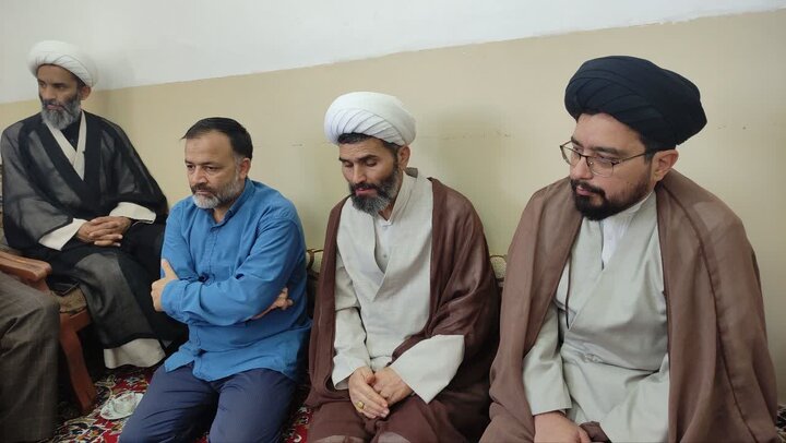 تصاویر/ دیدار کارکنان مدرسه علمیه آیت‌الله مدنی کاشانی(ره) با خانواده شهید رضاپور