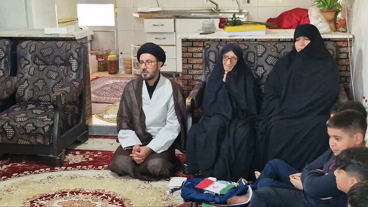 تصاویر/ دیدار دانش آموزان جویباری با خانواده شهید حجت الاسلام و المسلمین سید رضا ابراهیمی، از شهدای جنگ رمضان