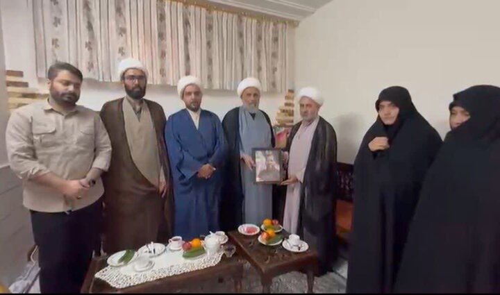 تصاویر/ دیدار نماینده آیت‌الله یعقوبی با خانواده‌های شهدای جنگ تحمیلی سوم در کاشان