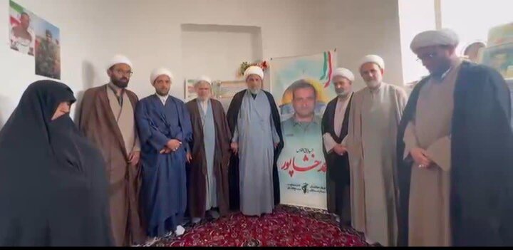 تصاویر/ دیدار نماینده آیت‌الله یعقوبی با خانواده‌های شهدای جنگ تحمیلی سوم در کاشان