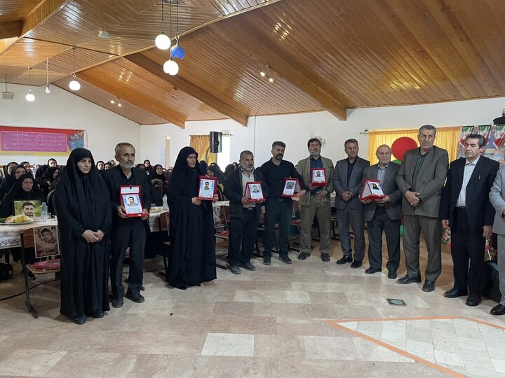 تصاویر / تقدیر از معلمان نمونه بخش کجور با حضور امام جمعه شهرستان نوشهر
