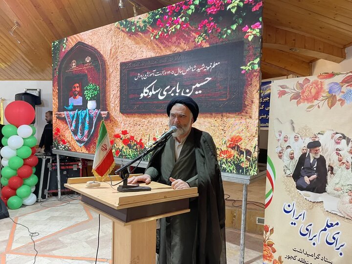 تصاویر / تقدیر از معلمان نمونه بخش کجور با حضور امام جمعه شهرستان نوشهر