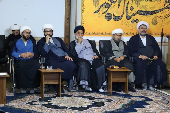 تصاویر / جلسه جامعه روحانیت سرخ رود با حضور نماینده ولی فقیه در استان مازندران