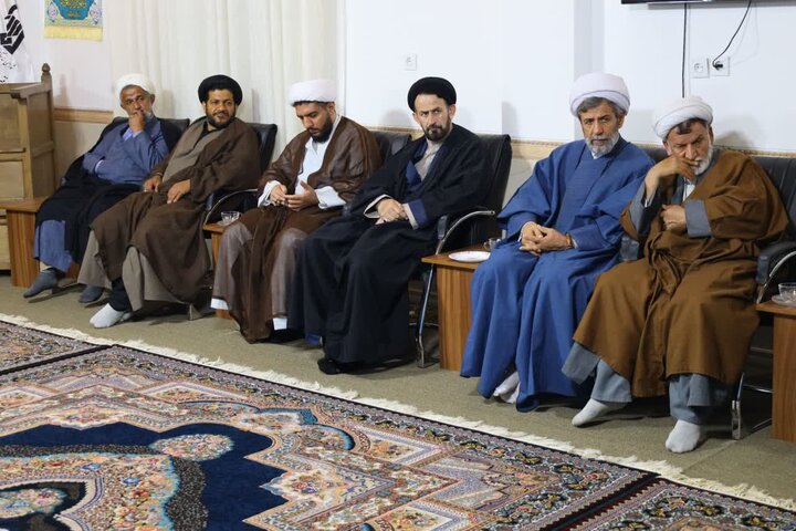 تصاویر / جلسه جامعه روحانیت سرخ رود با حضور نماینده ولی فقیه در استان مازندران