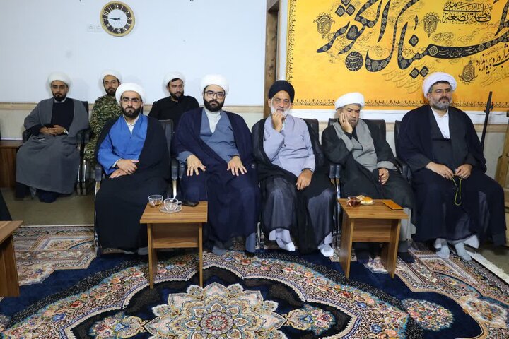 تصاویر / جلسه جامعه روحانیت سرخ رود با حضور نماینده ولی فقیه در استان مازندران