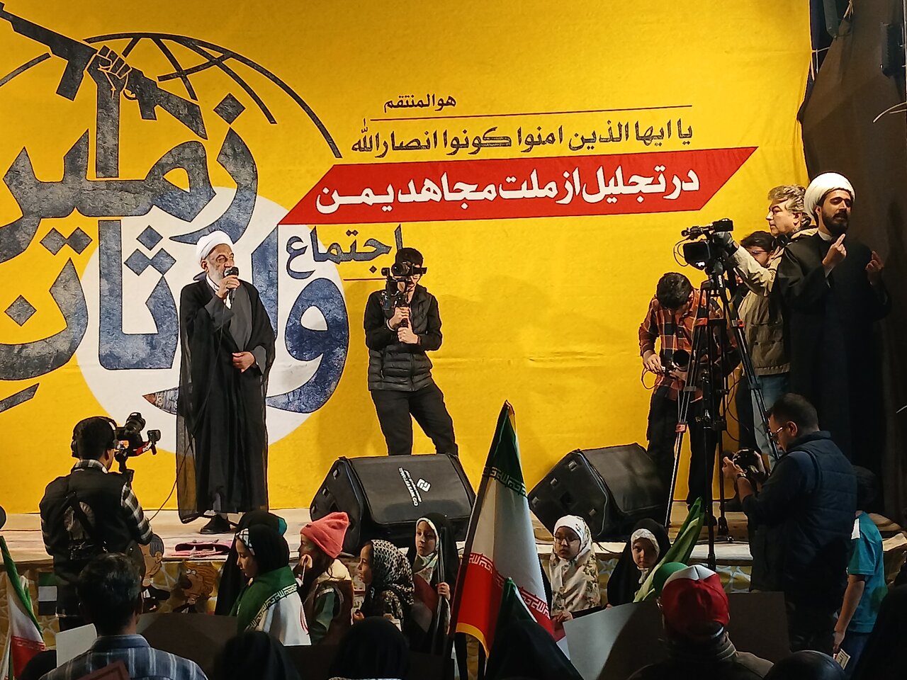 اجتماع وارثان زمین در تجلیل از ملت مجاهد یمن  در میدان شریعتی مشهد