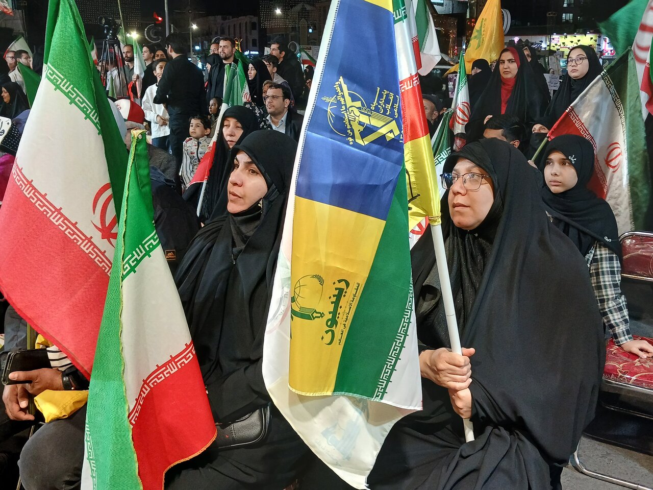 اجتماع وارثان زمین در تجلیل از ملت مجاهد یمن  در میدان شریعتی مشهد