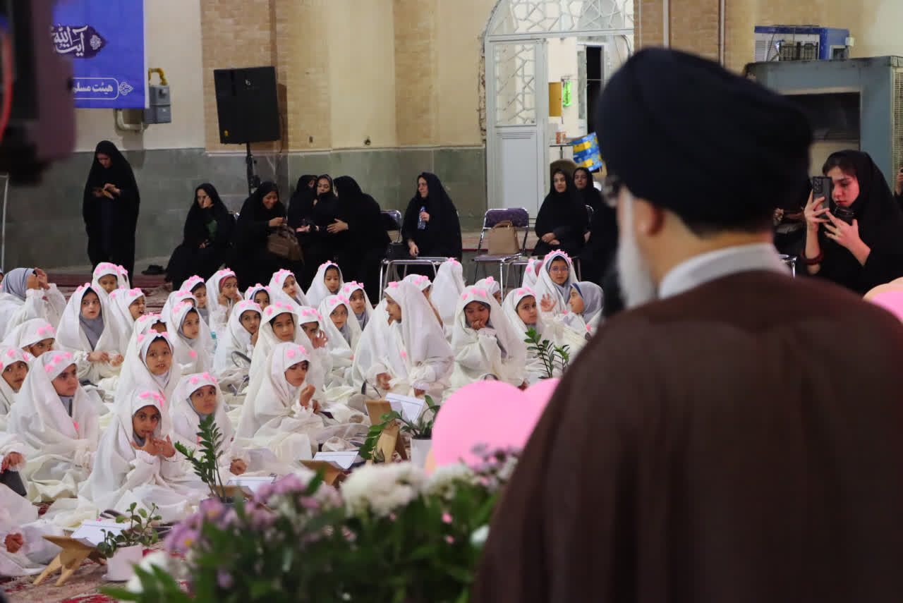 مراسم جشن تکلیف هفتصد دانش آموز دختر بافقی برگزار شد+ تصاویر