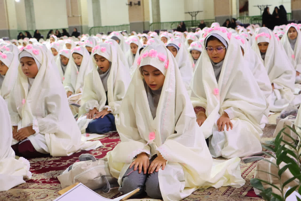 مراسم جشن تکلیف هفتصد دانش آموز دختر بافقی برگزار شد+ تصاویر