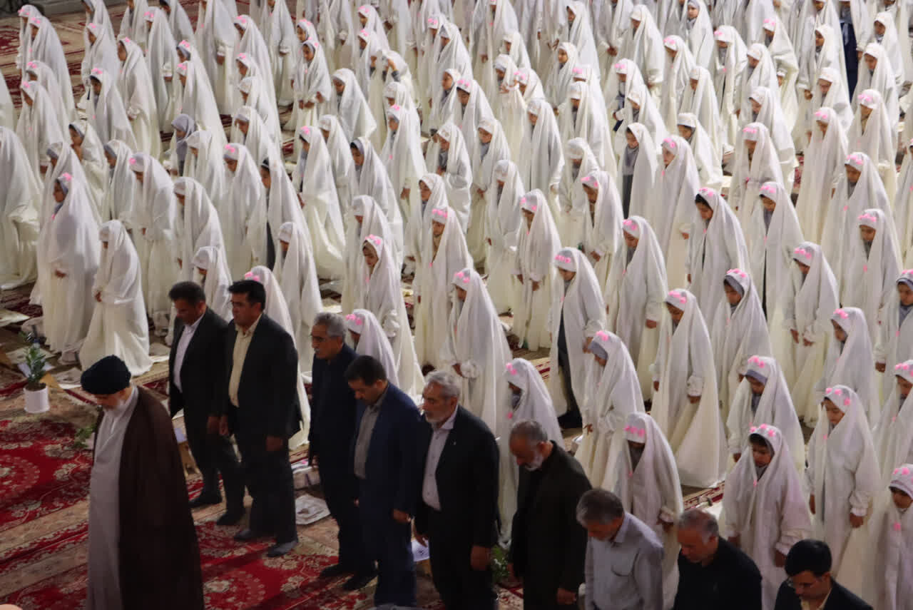 مراسم جشن تکلیف هفتصد دانش آموز دختر بافقی برگزار شد+ تصاویر